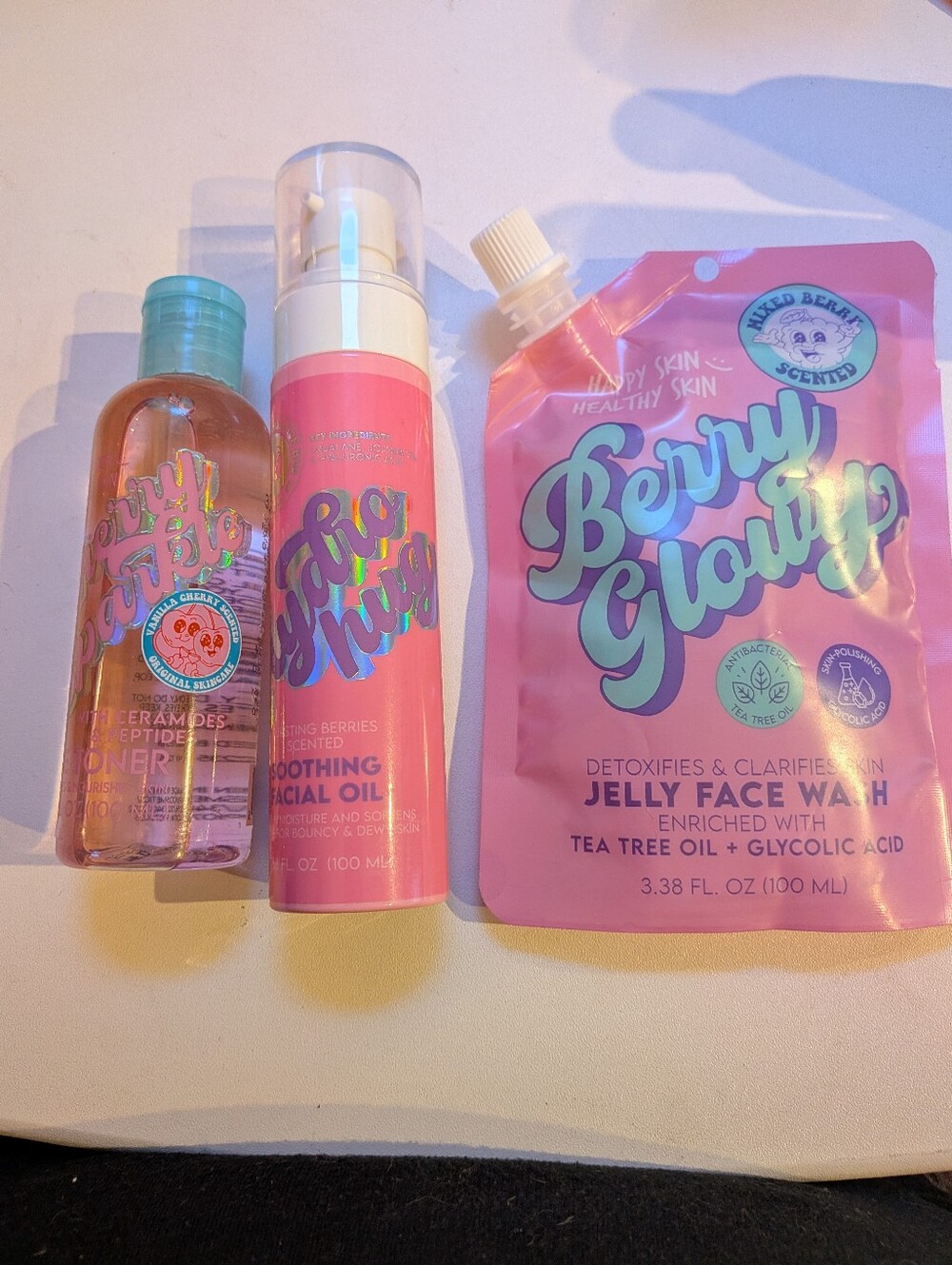 Viral Glow Up Skincare Bundle! Berry Bubble, Hydro Hug & Berry Glowy 3pc Set